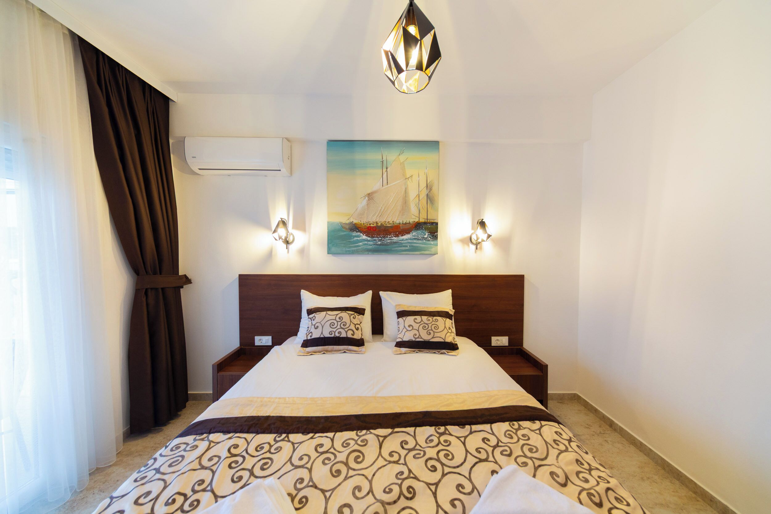 2 bedrooms, internet, bed sheets