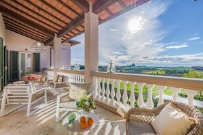 Property grounds - Luxury Contemporary Villa with Private Pool (Vecchiano)