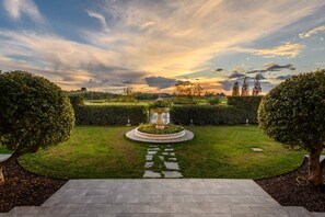 Property grounds - Luxury Contemporary Villa with Private Pool (Vecchiano)