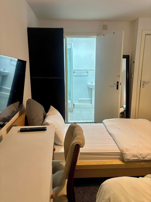 1 chambre, fer et planche à repasser, Wi-Fi gratuit, draps fournis