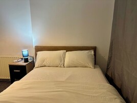 1 多间卧室、熨斗/熨衣板、免费 WiFi、床单