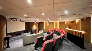 Room, 1 Bedroom, Balcony, Garden View | Hallway