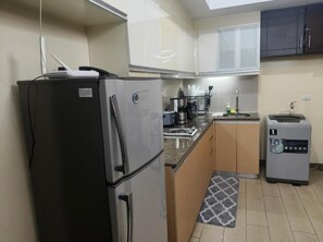 Room, 1 Bedroom, Balcony, Garden View | Private kitchen