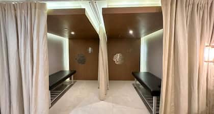 Room-adahkumaya Luxury Suites Plus