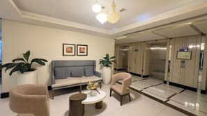 Room, 1 Bedroom, Balcony, Garden View | Living room