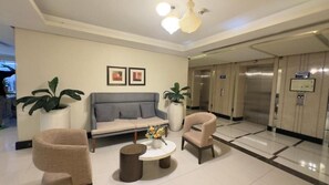 Room, 1 Bedroom, Balcony, Garden View | Living room