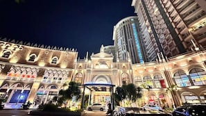 Room, 1 Bedroom, Balcony, Garden View | Bahagian luar