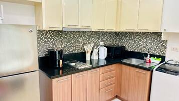 Rom, 1 soverom, balkong, hageutsikt | Innvendig