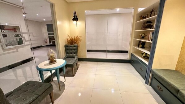 Room, 1 Bedroom, Balcony, Garden View | Interior