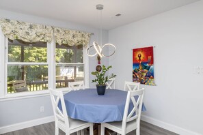 Dining - Modern Huntersville Oasis w Sauna, Fire Pit, Screened Patio & Fenced Yard For Pets! + 15% Off Stay! (Huntersville)