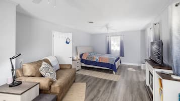 3 bedrooms, desk, iron/ironing board, free WiFi