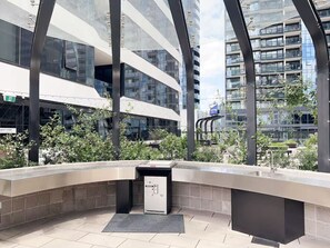 Property grounds - Modern 2BR Unit in Whitehorse | Free Parking (Box Hill)