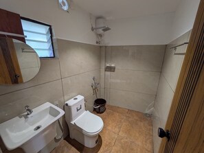 Classic Room | Bathroom | Towels - Vista by Booksy One (Kollam)