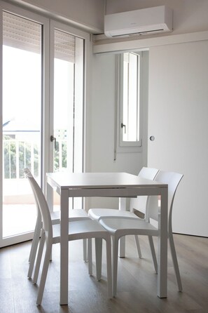 Dining - Apartment with sea view and balcony in Jesolo (Lido di Jesolo)