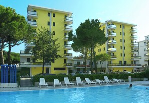 Pool - Relaxing flat with pool access (Lido di Jesolo)