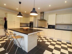Dishwasher, cookware/dishes/utensils - Rudha Na Craig (Inveraray)