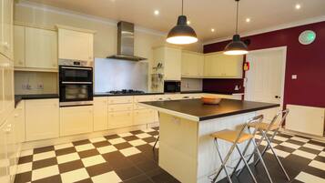 Dishwasher, cookware/dishes/utensils