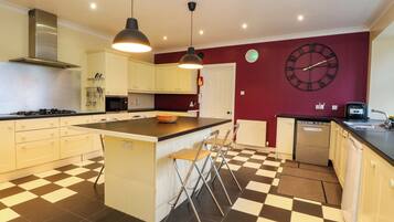 Dishwasher, cookware/dishes/utensils