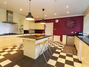 Dishwasher, cookware/dishes/utensils - Rudha Na Craig (Inveraray)