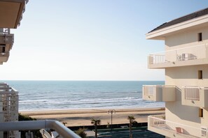 Property grounds - Flat with balcony on the seafront (Lido di Jesolo)