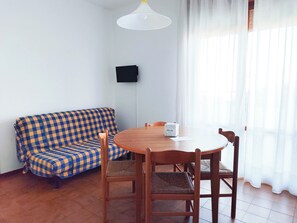 Dining - Spacious apartment with balcony by the sea (Lido di Jesolo)