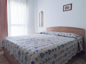 2 bedrooms - Comfy flat with pool and balcony (Lido di Jesolo)