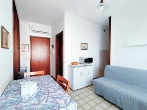 Interior - Comfy flat with pool and balcony (Lido di Jesolo)