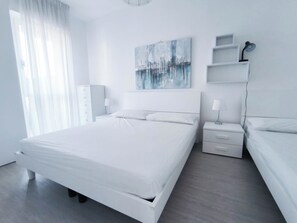 2 bedrooms - Apartment with balcony and pool access (Lido di Jesolo)