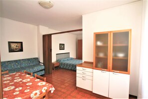 Room - Studio with balcony and pool (Lido di Jesolo)