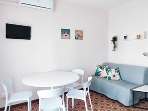 TV - Studio with balcony and pool access (Lido di Jesolo)