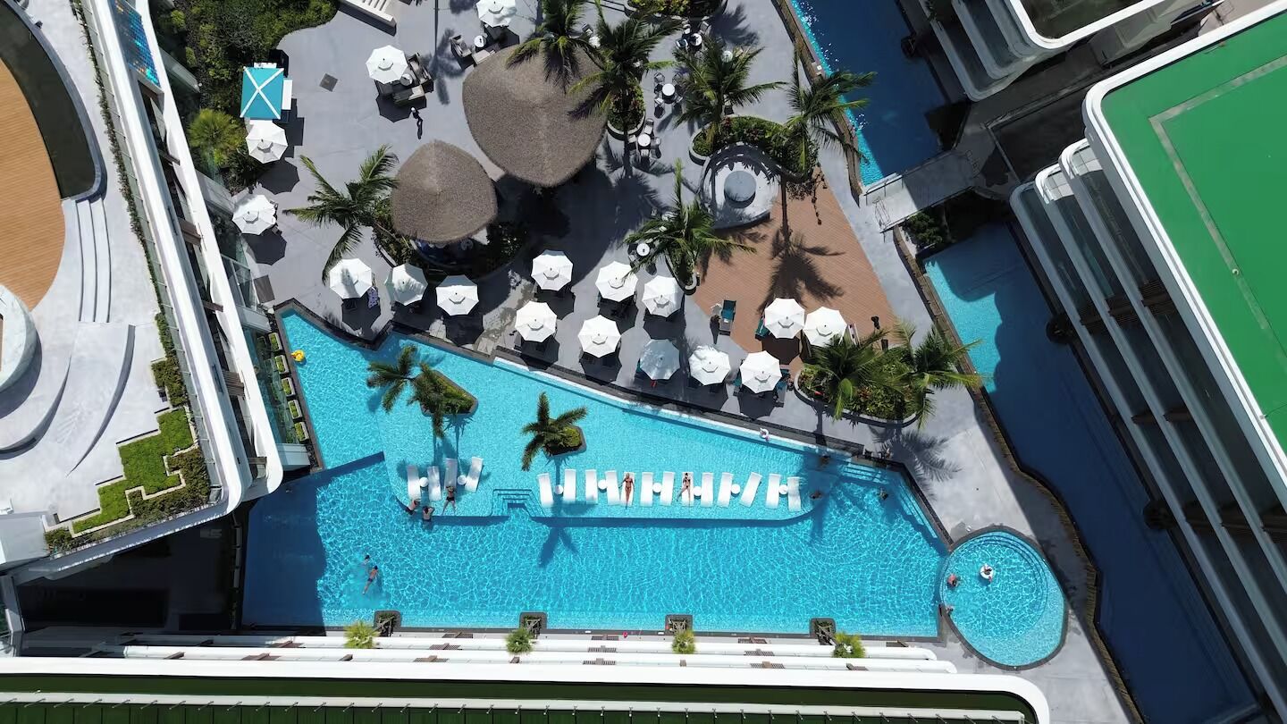 Exclusive Apartment, Pool View | Front of property