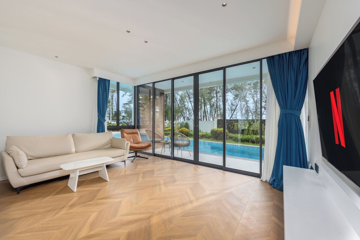 Comfort Apartment, 2 Bedrooms, Kitchen, Pool View | Front of property