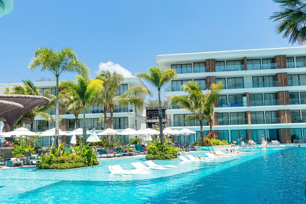 Apartamento superior, vista parcial para o mar | Fachada da propriedade