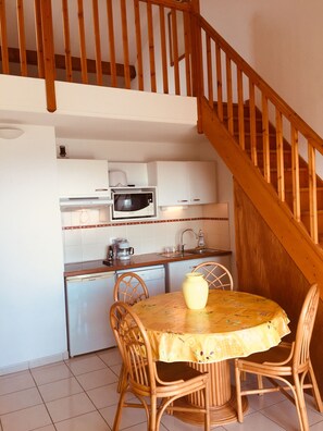 Dining - Duplex apartment, sleeps 6, balcony, sea view (Valras-Plage)