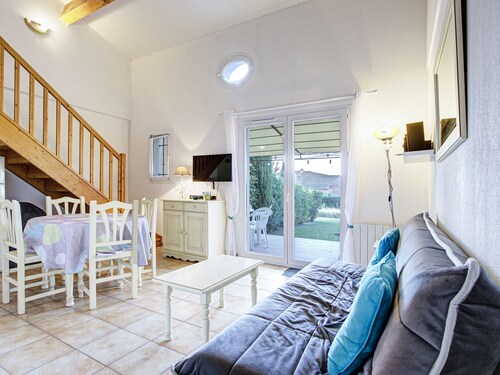 Nice air-conditioned Villa for  6 pers near the lake