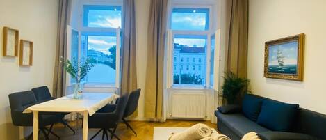 Basic Apartment | Iron/ironing board