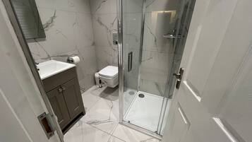 Classic House, Pets allowed, Garden Area | Bathroom