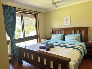 Iron/ironing board, WiFi - Fabulous 3-bedroom country house in charming Woollamia (woollamia)