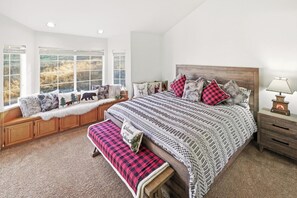 WiFi - Ski In Ski Out Condo at Bear Mountain! HOT TUB! Walk Onto Chair Lift 9! (Big Bear Lake)