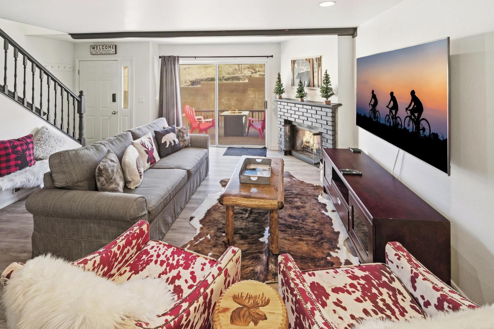 Televisión y chimenea 