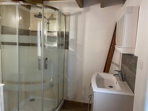 Shower, free toiletries - Gîte Le Studio – Cazes-Mondenard (Tarn-et-Garonne) (Cazes-Mondenard)