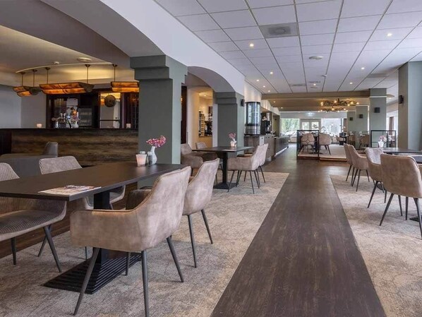 Dining - Charming Stay in Arcen | Single Unit | Near Roobeekweg Park (Arcen)