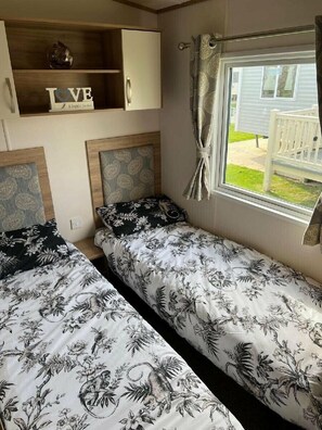 3 bedrooms, individually decorated, individually furnished, free WiFi - Tattershall Lakes Country Park - Holiday Accommodation 16405 (Lincoln)