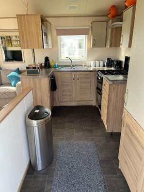 Cookware/dishes/utensils - Tattershall Lakes Country Park - Holiday Accommodation 16405 (Lincoln)