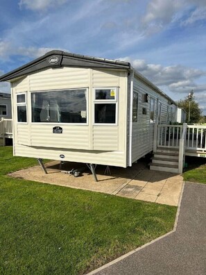 Exterior - Tattershall Lakes Country Park - Holiday Accommodation 16405 (Lincoln)