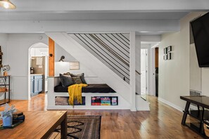2 bedrooms, iron/ironing board, free WiFi, bed sheets - Cozy Big Bear Cabin w/ Hot Tub, Firepit & Fireplace Near the Lake (Big Bear)