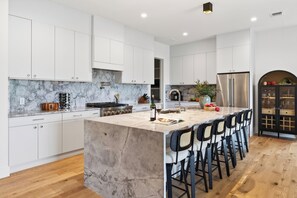 Fridge, microwave, oven, stovetop - Lake Austin Views + Pool, Firepit, Deck, Game Room | Sundown Social by AvantStay (Austin)