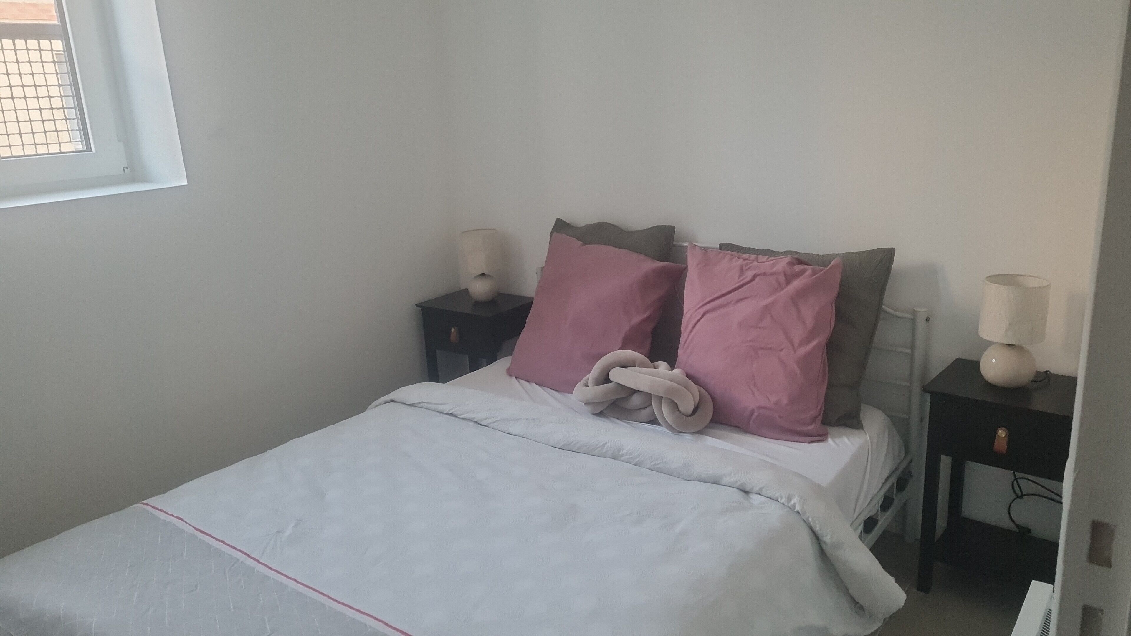 2 chambres, fer et planche à repasser, Wi-Fi, draps fournis