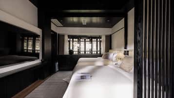 Classic Twin Room, Courtyard View | Laptop workspace, blackout curtains, soundproofing, iron/ironing board