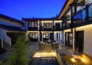 Front of property - Lijing Yunman Sky Cloud lnn (Lijiang)